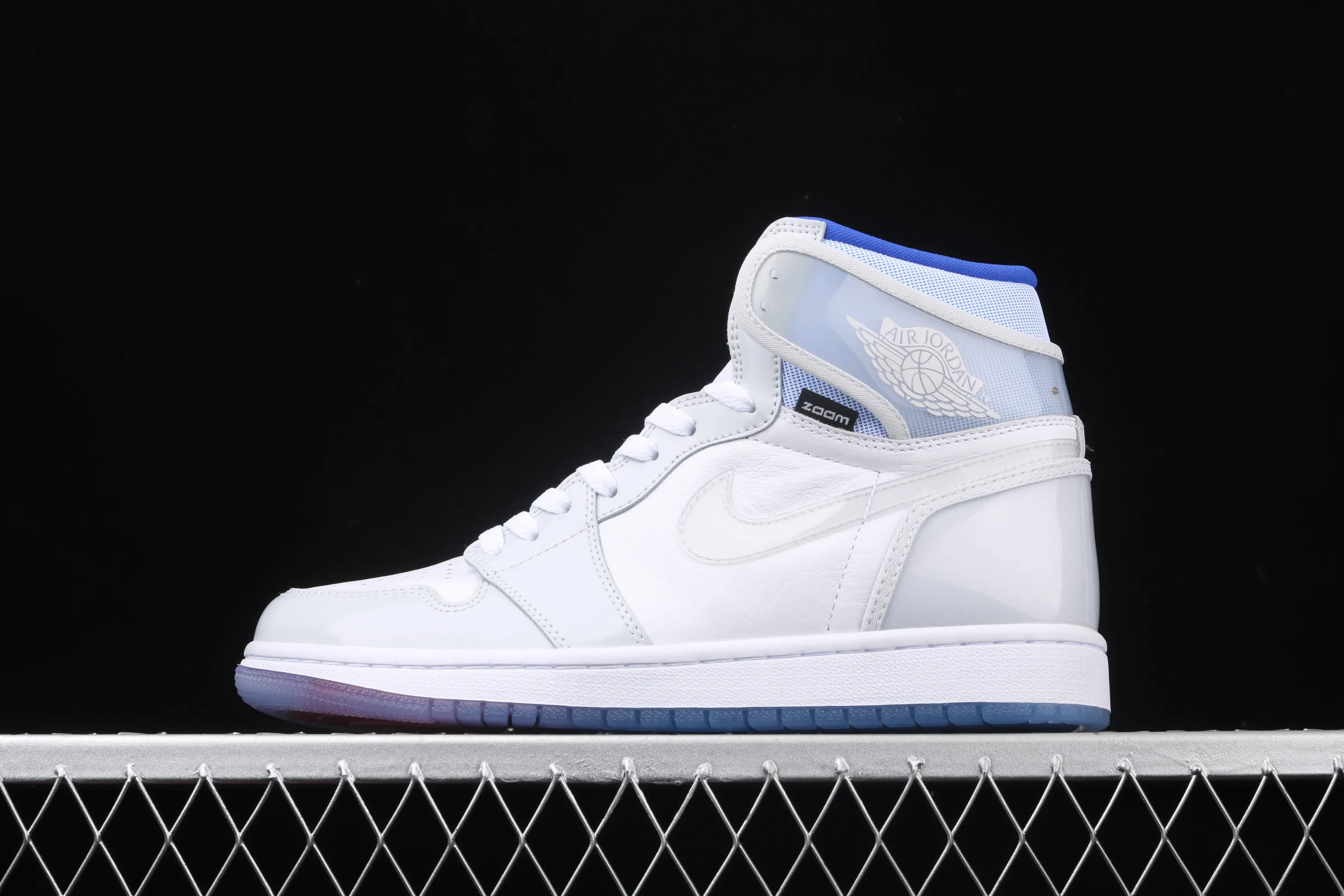 All categories Air Jordan Jordan series basketball shoes Air Jordan 1 High pure original version Air Jordan 1 High Zoom R2T AJ1 Joe 1 white gray blue patent leather gradient crystal bottom CK6637-104